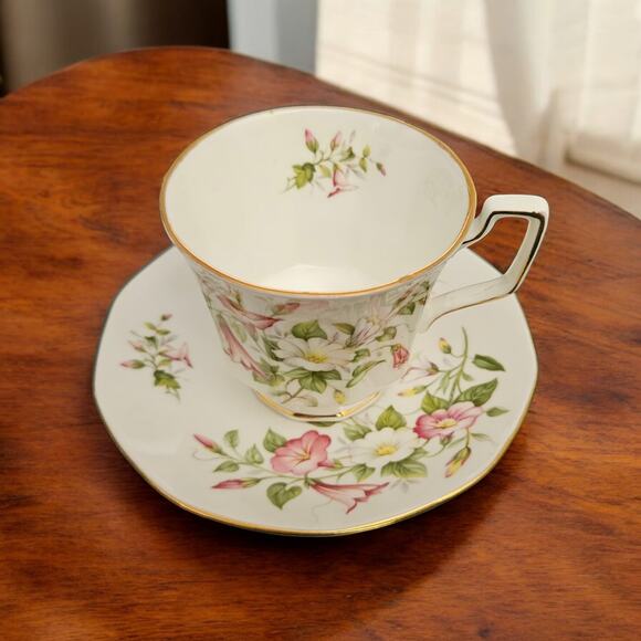 Queen’s Fine Bone China England Teacup & Saucer Pink White Floral Gold Trim - Picture 1 of 6